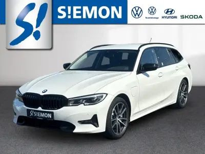 Gebraucht BMW 330e Sport Line 292 PS (214 kW) 2021 Weiss Kombi