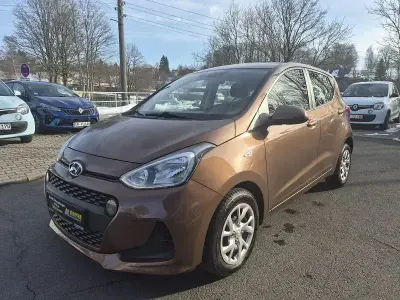 Gebraucht Hyundai i10 Classic 67 PS (49 kW) 2019 Braun Kleinwagen