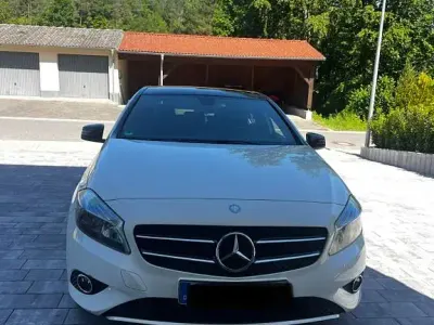 Gebraucht Mercedes A200 136 PS (100 kW) 2015 Weiß Limousine