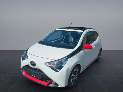 Gebraucht Toyota Aygo x-sky 72 PS (52 kW) 2019 Weiß Kleinwagen