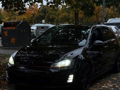 Schwarz Gebraucht 2015 VW Golf VII GTI Kleinwagen | 12.000 €