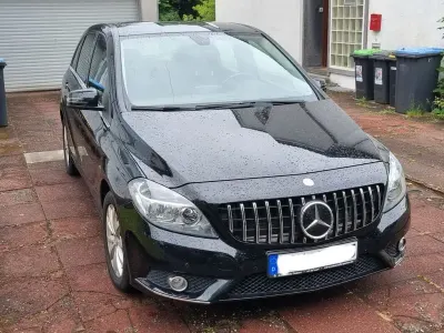 Gebraucht Mercedes A180 109 PS (80 kW) 2013 Schwarz Kleinwagen