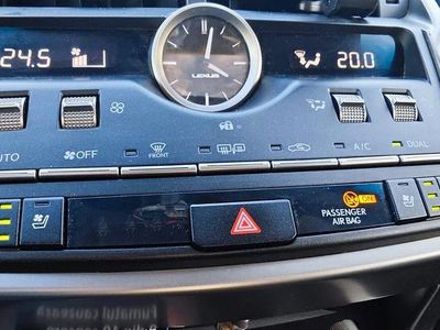 Weiß Gebraucht 2019 Lexus NX300h E-FOUR Luxury Line SUV | 28.999 €