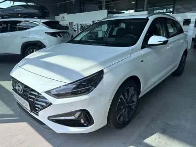 Gebraucht Hyundai i30 Trend 160 PS (117 kW) 2023 Atlas white / sol Kombi