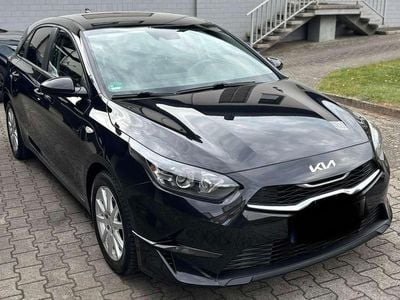 Second-hand Kia Ceed Vision 120 CP (88 kW) 2022 Negru Hatchback