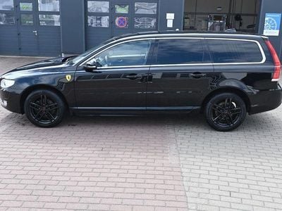 Second-hand Volvo V70 Standard 120 CP (88 kW) 2015 Negru Break