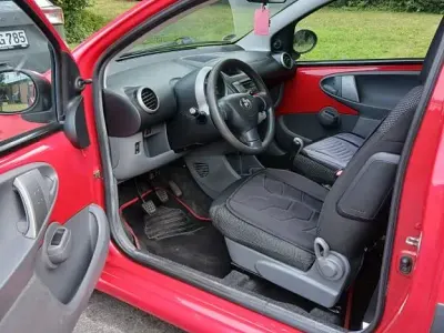 Gebraucht Toyota Aygo 68 PS (50 kW) 2010 Rot Kleinwagen