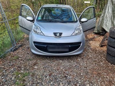 Usata Peugeot 107 68 CV (50 kW) 2008 Argento Utilitaria