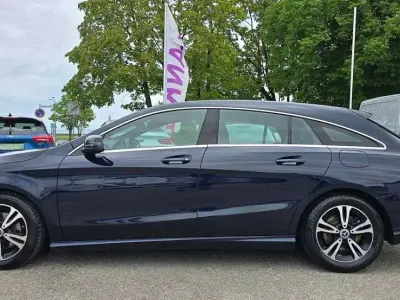 Gebraucht Mercedes CLA180 Shooting Brake Urban 122 PS (89 kW) 2018 Blau Kombi