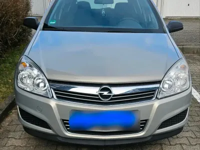 Gebraucht Opel Astra 90 PS (66 kW) 2009 Limousine