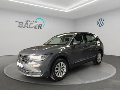 Gebraucht VW Tiguan Basis 150 PS (110 kW) 2023 Grau SUV