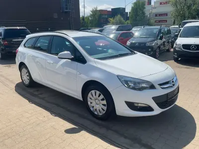 Używany Opel Astra Selection 110 KM (80 kW) 2016 Biały Kombi