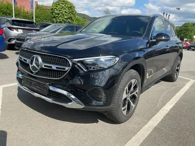 Używany Mercedes GLC300e Avantgarde 333 KM (244 kW) 2024 Czarny