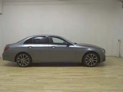 Second-hand Mercedes E220 Avantgarde 220 CP (161 kW) 2022 Gri Berlinǎ