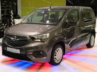 Second-hand Opel Combo Life Elegance 131 CP (96 kW) 2022 Gri Monovolum