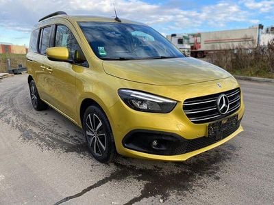 Gebraucht Mercedes T180 Edition 131 PS (96 kW) 2023 Gelb Van / Kleinbus