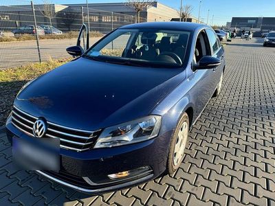 Gebraucht VW Passat 122 PS (89 kW) 2011 Blau Limousine