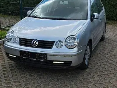 Gebraucht VW Polo Basis 64 PS (47 kW) 2004 Silber Kleinwagen