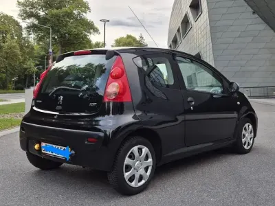 Gebraucht Peugeot 107 Filou 68 PS (50 kW) 2009 Schwarz Kleinwagen