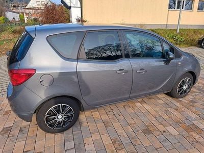 Grau Gebraucht 2016 Opel Meriva Edition Van / Kleinbus | 5.000 € (Fairer Preis)