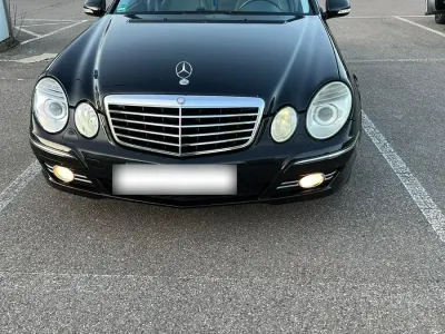 Gebraucht Mercedes E220 Avantgarde 170 PS (125 kW) 2007 Schwarz Limousine