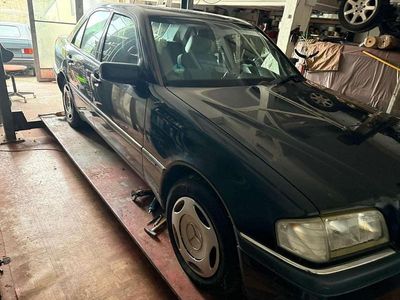 Mercedes C200