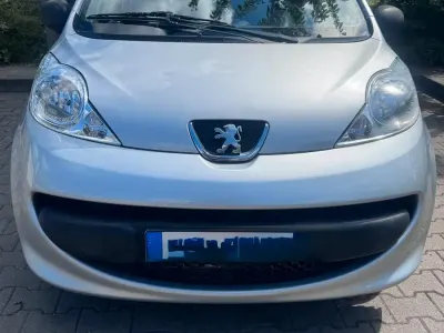 Gebraucht Peugeot 107 68 PS (50 kW) 2006 Silber Kleinwagen