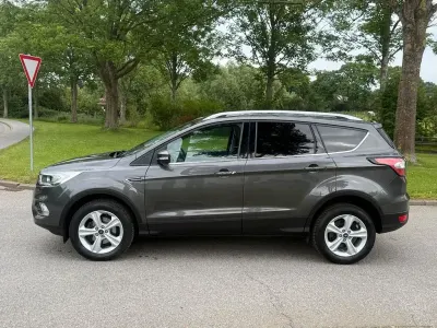 Gebraucht Ford Kuga Titanium 150 PS (110 kW) 2017 Grau SUV