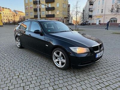 Gebraucht BMW 320 170 PS (125 kW) 2008 Schwarz Limousine