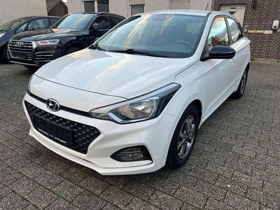 Weiß Gebraucht 2020 Hyundai i20 Advantage Limousine | 12.750 € (Fairer Preis)