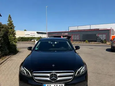 Gebraucht Mercedes E220 194 PS (142 kW) 2018 Schwarz Limousine