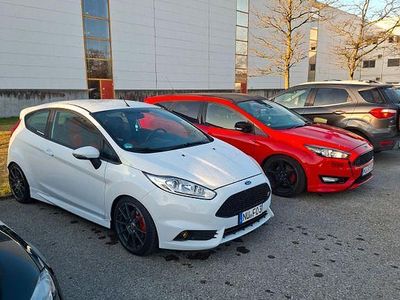 Usata Ford Fiesta ST 182 CV (133 kW) 2014 Bianco Utilitaria