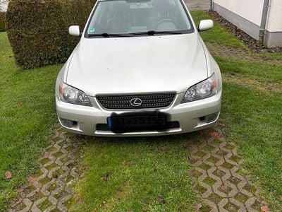 Silber Gebraucht 2004 Lexus IS200 Limousine | 6.250 € (Fairer Preis)