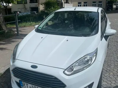Gebraucht Ford Fiesta Titanium 125 PS (91 kW) 2014 Weiß Kleinwagen