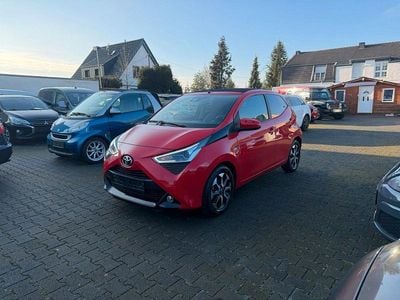 Gebraucht Toyota Aygo x-sky 72 PS (52 kW) 2021 Rot Kleinwagen