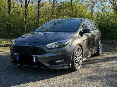 Usata Ford Focus ST-Line 182 CV (133 kW) 2018 Grigio Station wagon
