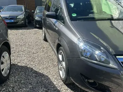 Gebraucht Opel Zafira Sport 140 PS (102 kW) 2009 Karbongrau Van / Kleinbus