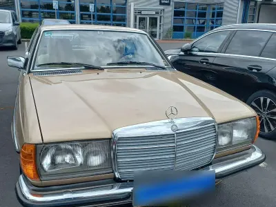 Gebraucht Mercedes 230 131 PS (96 kW) 1982 Gold Coupé