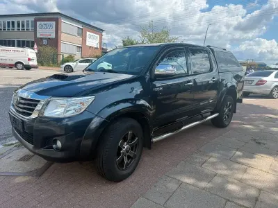 Gebraucht Toyota HiLux Life 171 PS (125 kW) 2015 Schwarz Pickup
