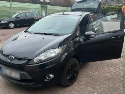 Gebraucht Ford Fiesta 82 PS (60 kW) 2013 Schwarz Kleinwagen