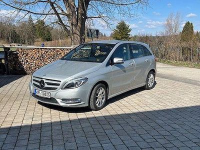 Usata Mercedes B180 122 CV (89 kW) 2013 Argento Monovolume