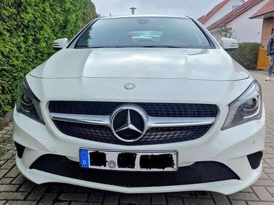 Gebraucht Mercedes CLA180 Urban 122 PS (89 kW) 2015 Weiß Limousine