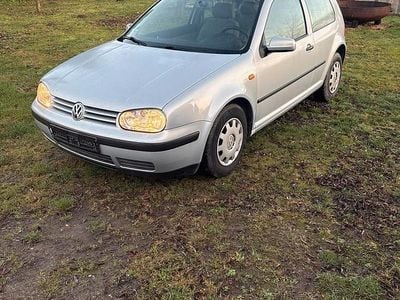 Silber Gebraucht 1998 VW Golf IV Kleinwagen | 2.558 € (Etwas zu teuer)