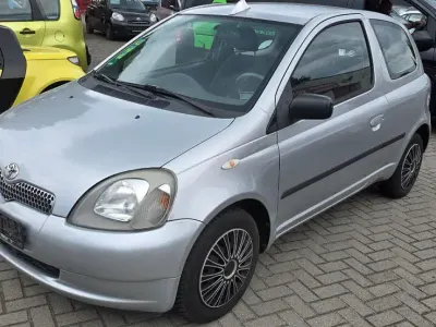 Gebraucht Toyota Yaris 86 PS (63 kW) 2001 Silber Kleinwagen