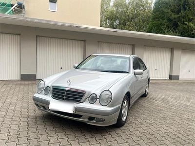 Mercedes E200