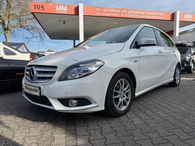 Gebraucht Mercedes B180 122 PS (89 kW) 2012 Weiß Van / Kleinbus