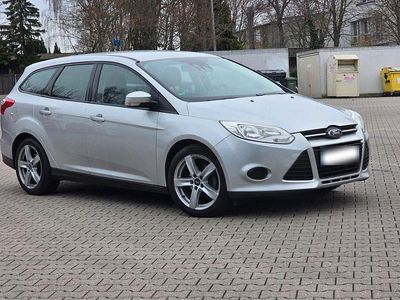 Gebraucht Ford Focus 105 PS (77 kW) 2013 Grau Kombi