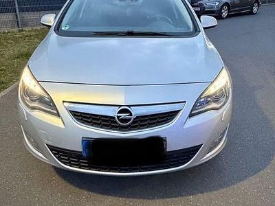 Usata Opel Astra Edition 110 CV (80 kW) 2012 Berlina