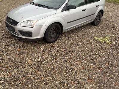 Gebraucht Ford Focus 101 PS (74 kW) 2004 Silber Limousine
