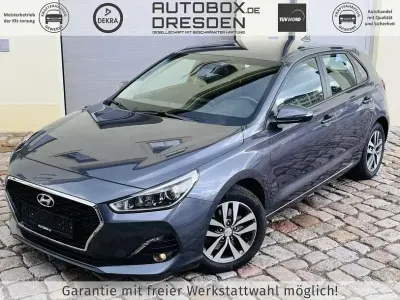 Gebraucht Hyundai i30 120 PS (88 kW) 2020 Micron gray Limousine